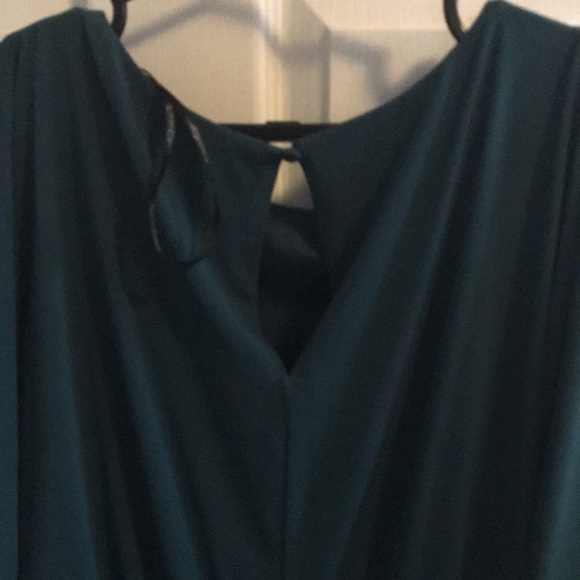 Jessica Simpson knit dress in Forrest green peekaboo sleeves - Picture 5 of 5